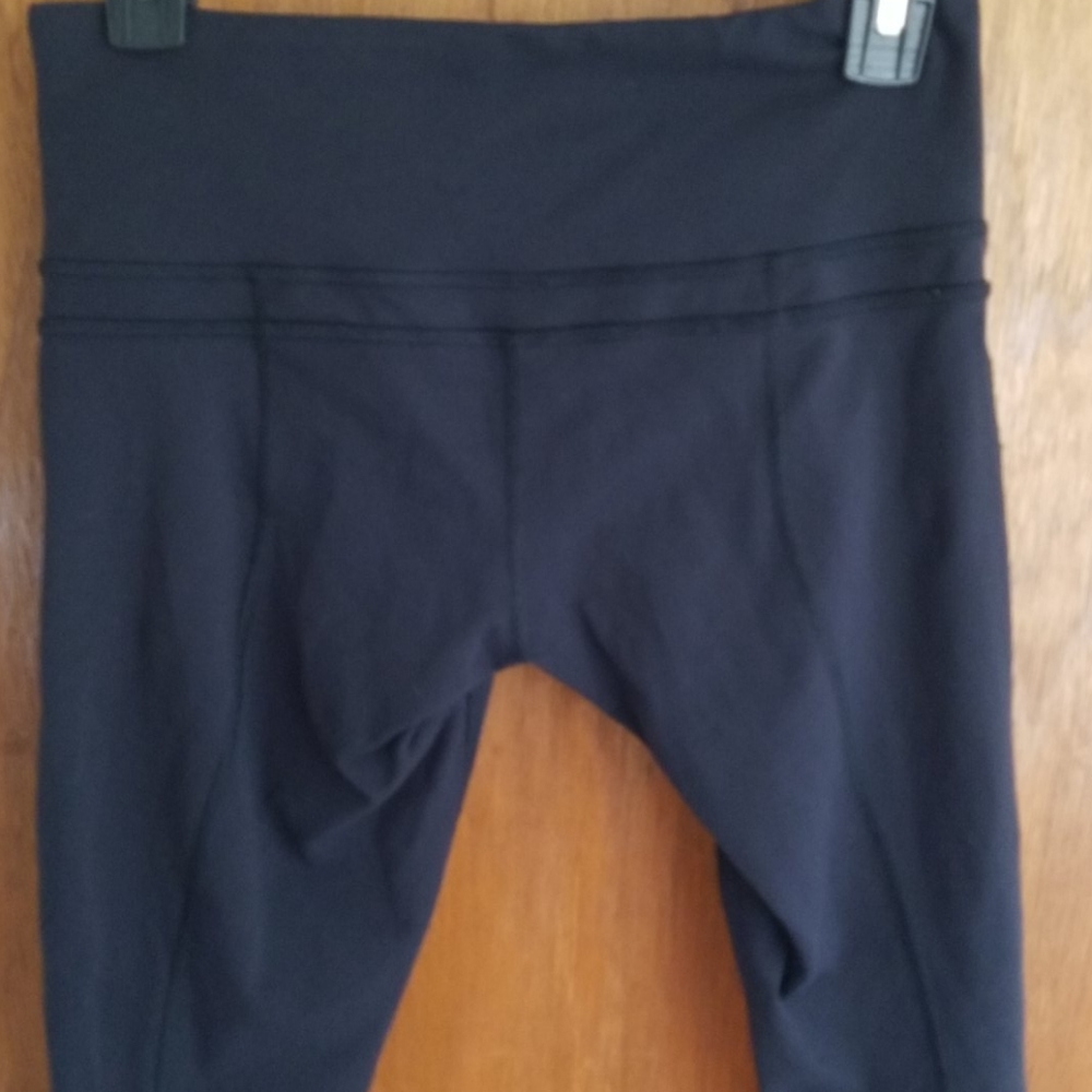 Cropped Lululemon black size 4 - Picture 3 of 8